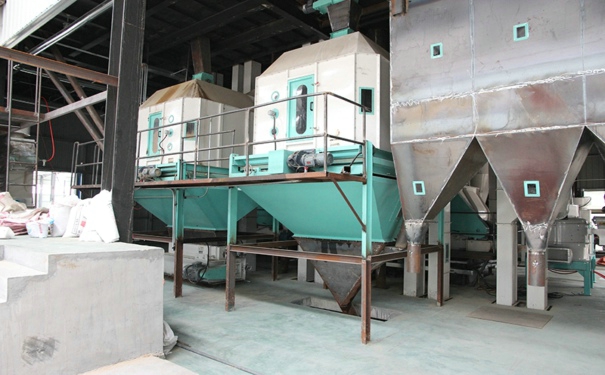 成套飼料加工生產(chǎn)線價格多少?其在飼料加工過程中是不可或缺的