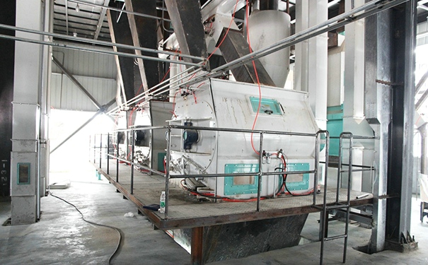 禽用飼料加工設(shè)備多少錢(qián)?其篩網(wǎng)在調(diào)整時(shí)不能盲目進(jìn)行加密